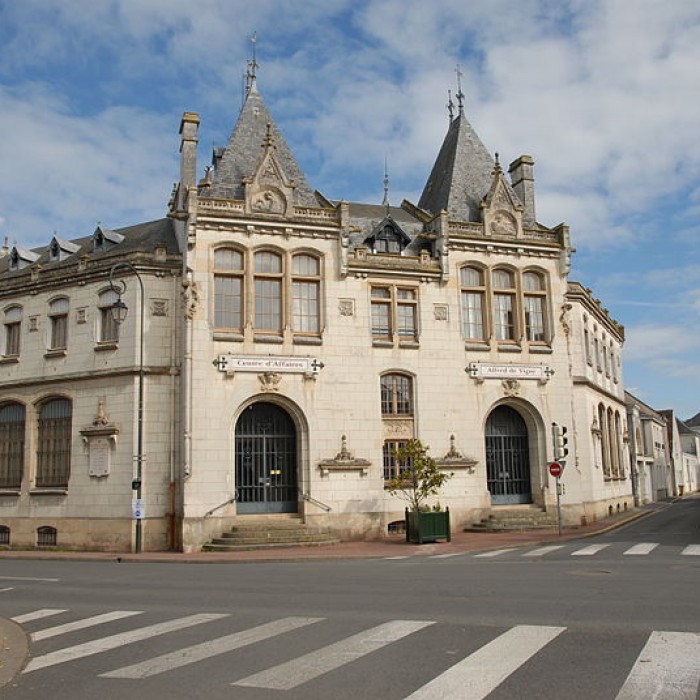 Photo de Hôtel de caisse dépargne à Loches