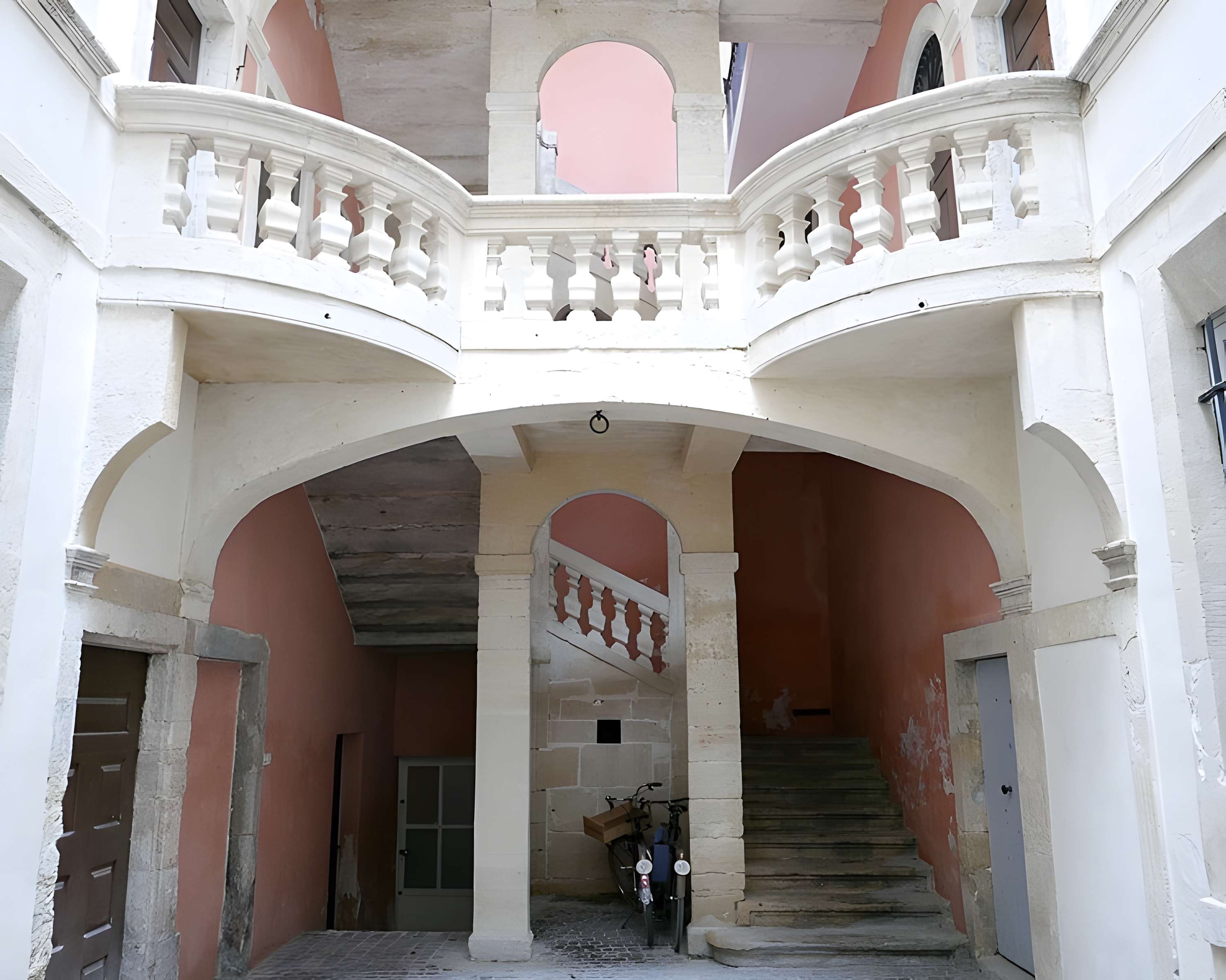 Hôtel de Fontfroide à Nîmes
