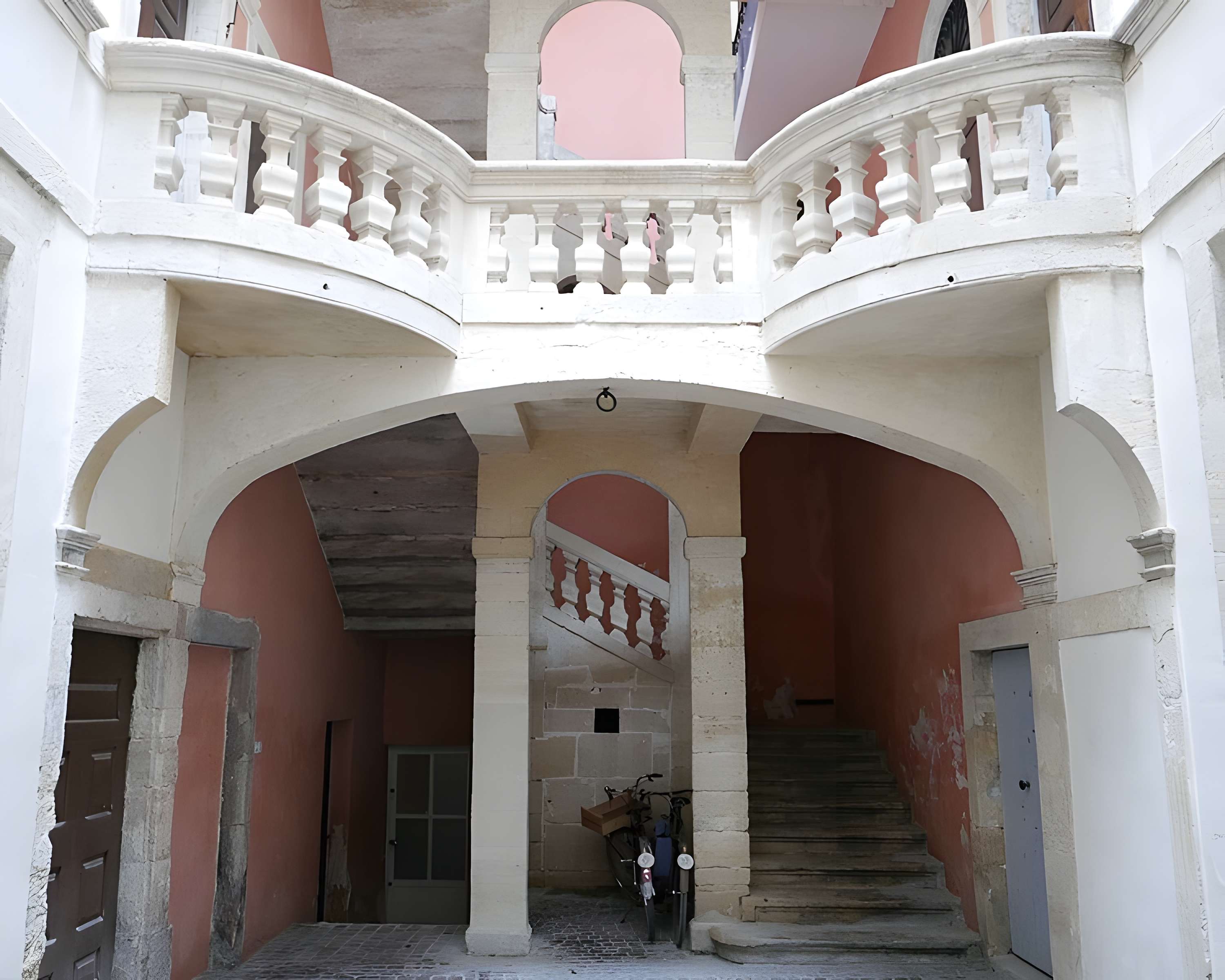 Hôtel de Fontfroide à Nîmes