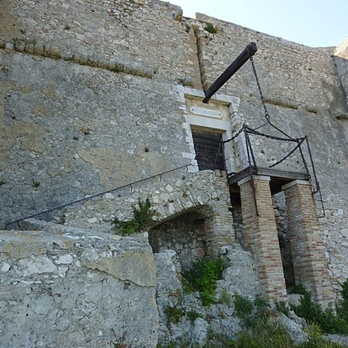Photo de Fort du mont Alban