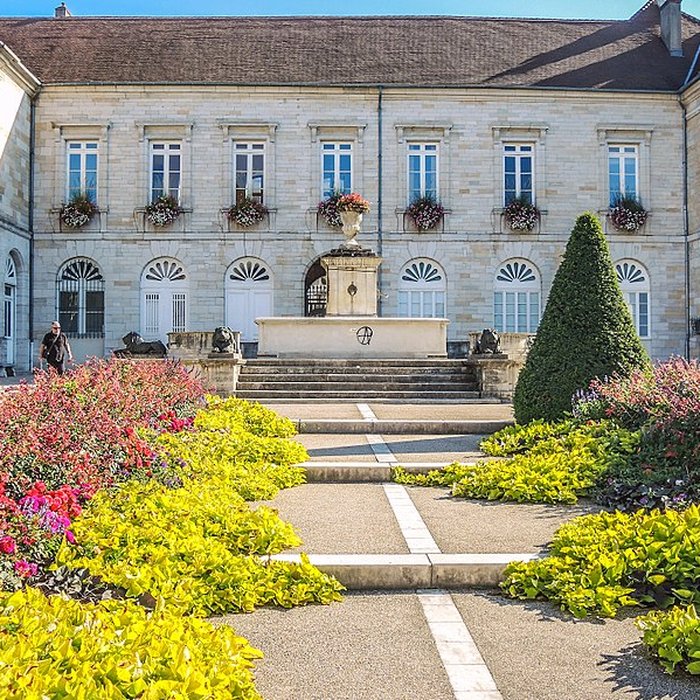 Photo de Hôtel de ville de Lons-le-Saunier