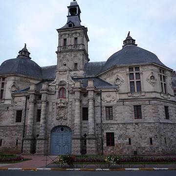 Hôtel de ville de Saint-Amand-les-Eaux