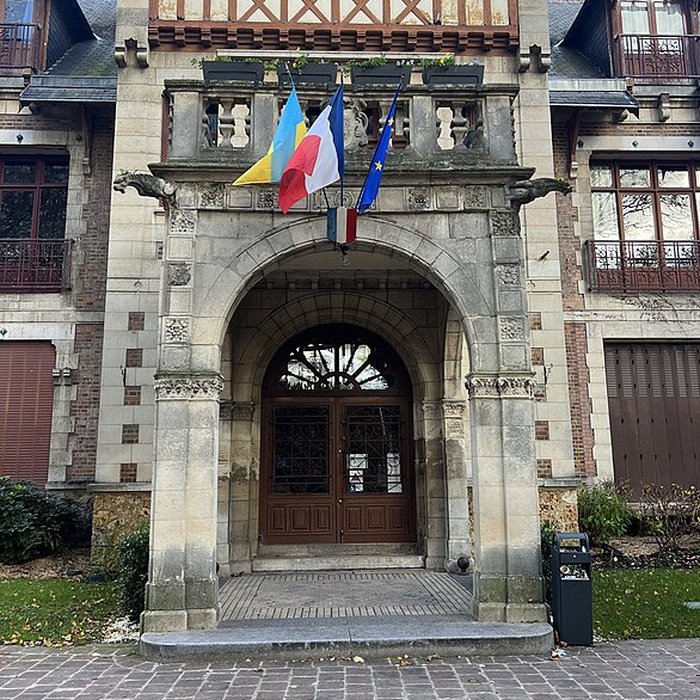 Photo de Ancien manoir de Miraville, actuelle mairie