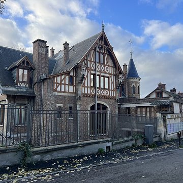 Ancien manoir de Miraville, actuelle mairie