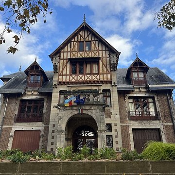 Ancien manoir de Miraville, actuelle mairie
