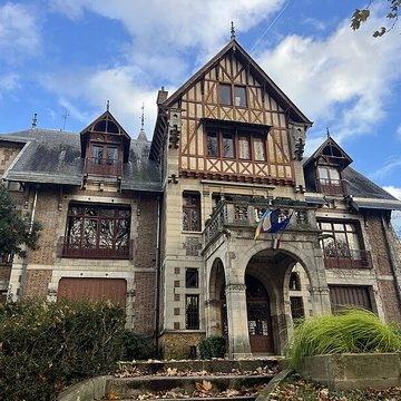 Ancien manoir de Miraville, actuelle mairie