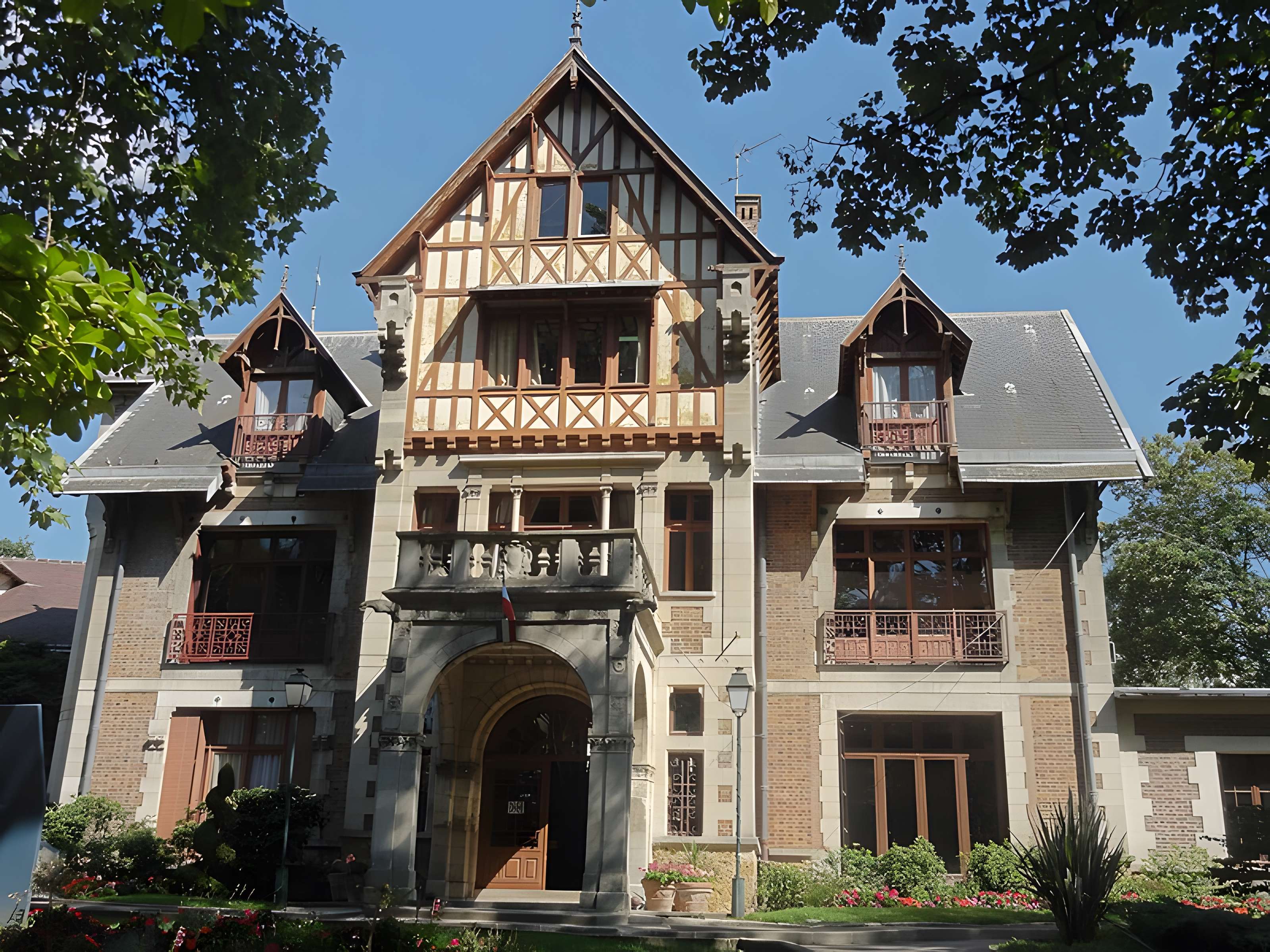 Ancien manoir de Miraville, actuelle mairie