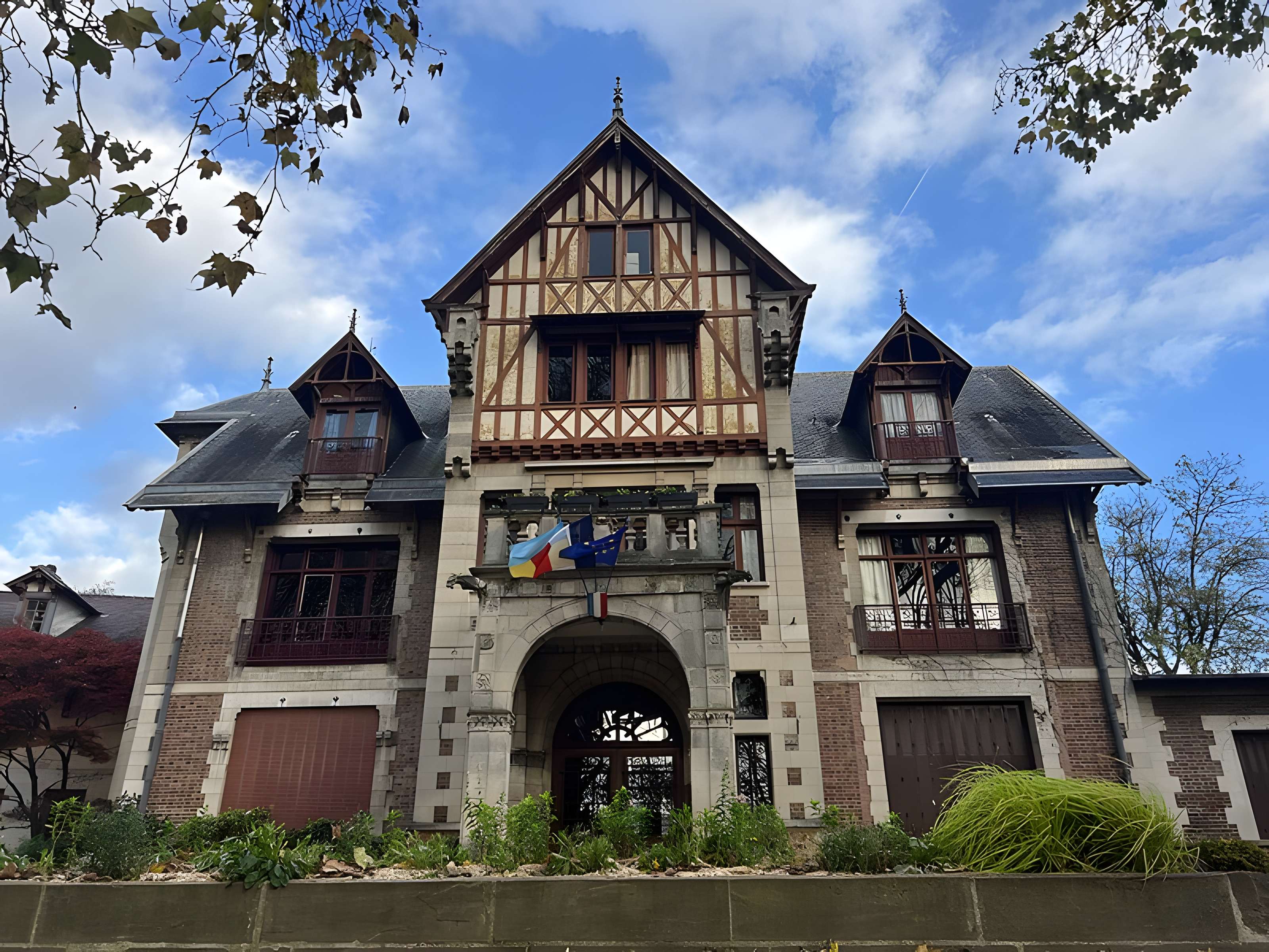 Ancien manoir de Miraville, actuelle mairie