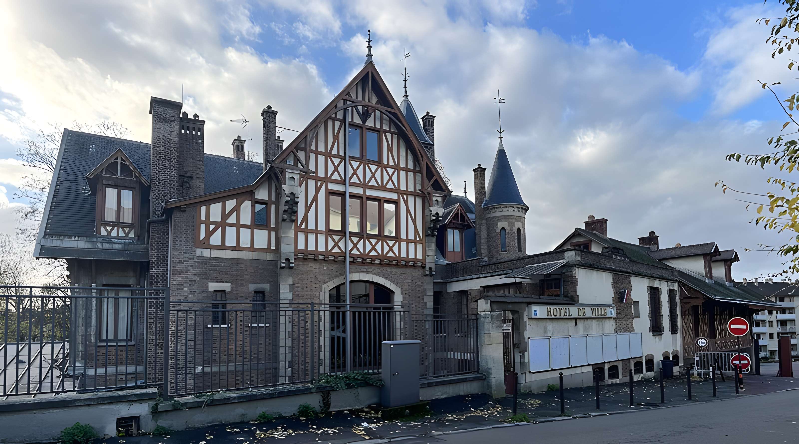 Ancien manoir de Miraville, actuelle mairie