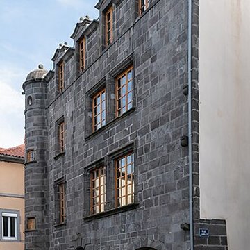 Hôtel des ducs de Bouillon à Maringues