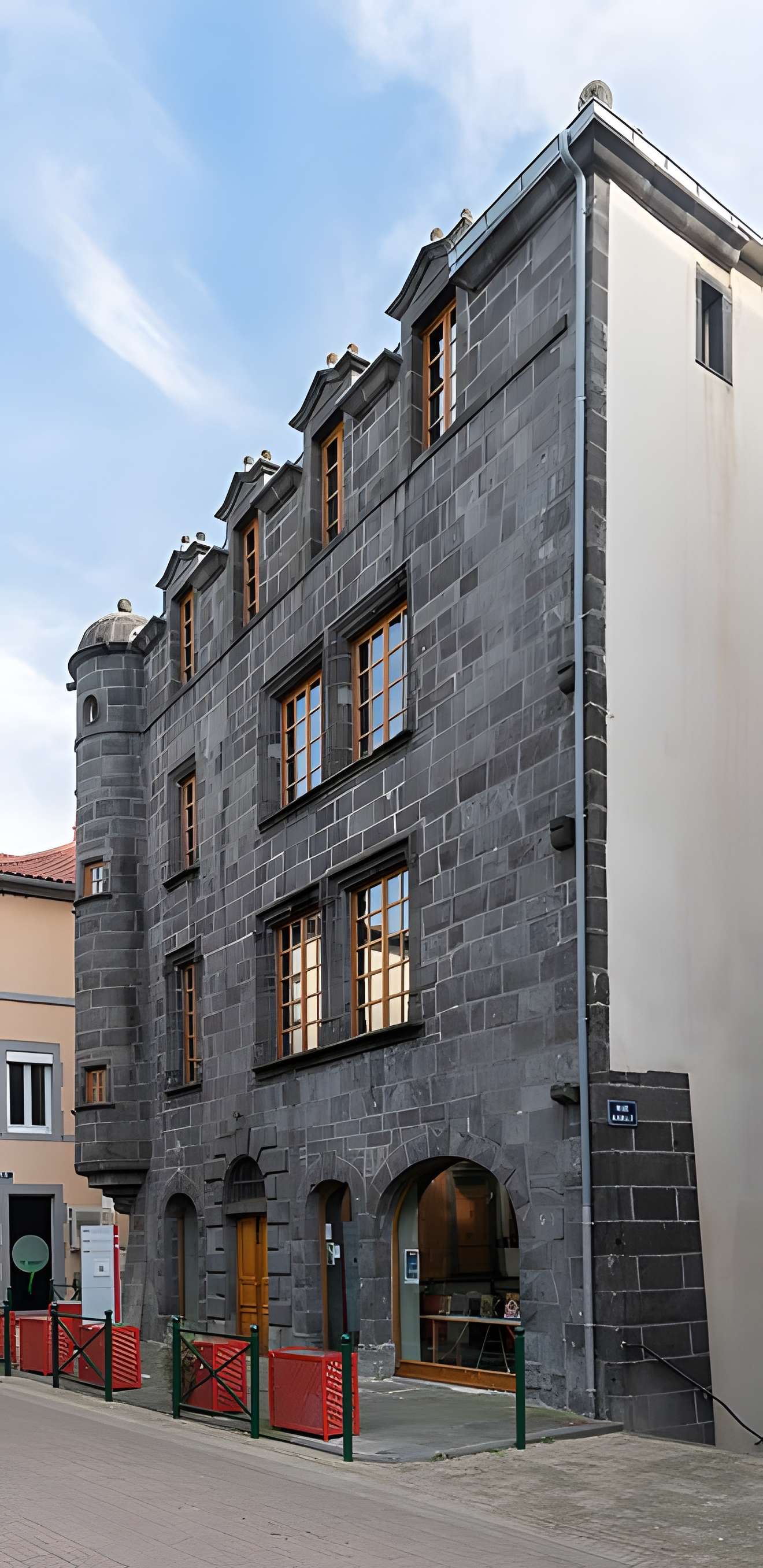 Hôtel des ducs de Bouillon à Maringues