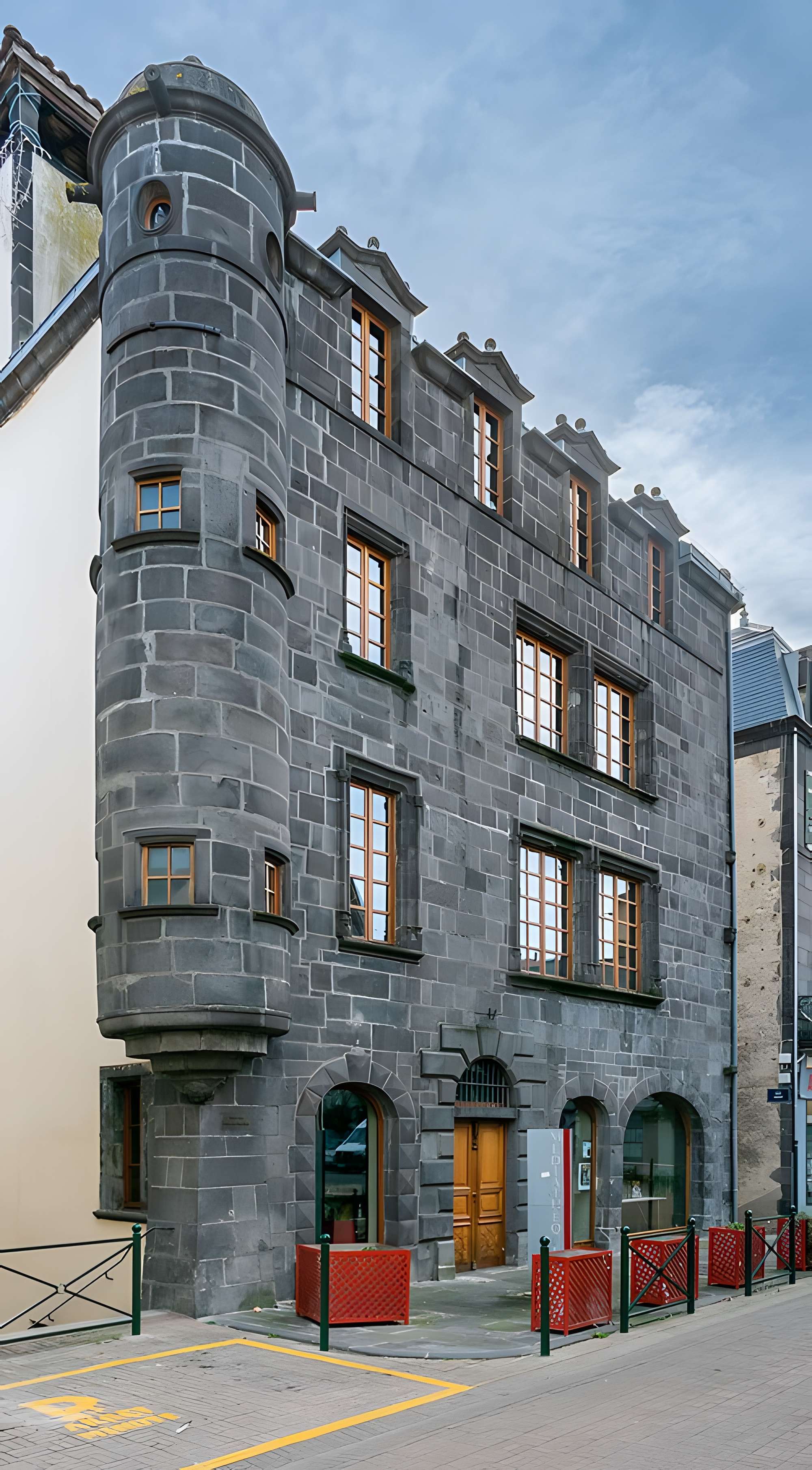 Hôtel des ducs de Bouillon à Maringues