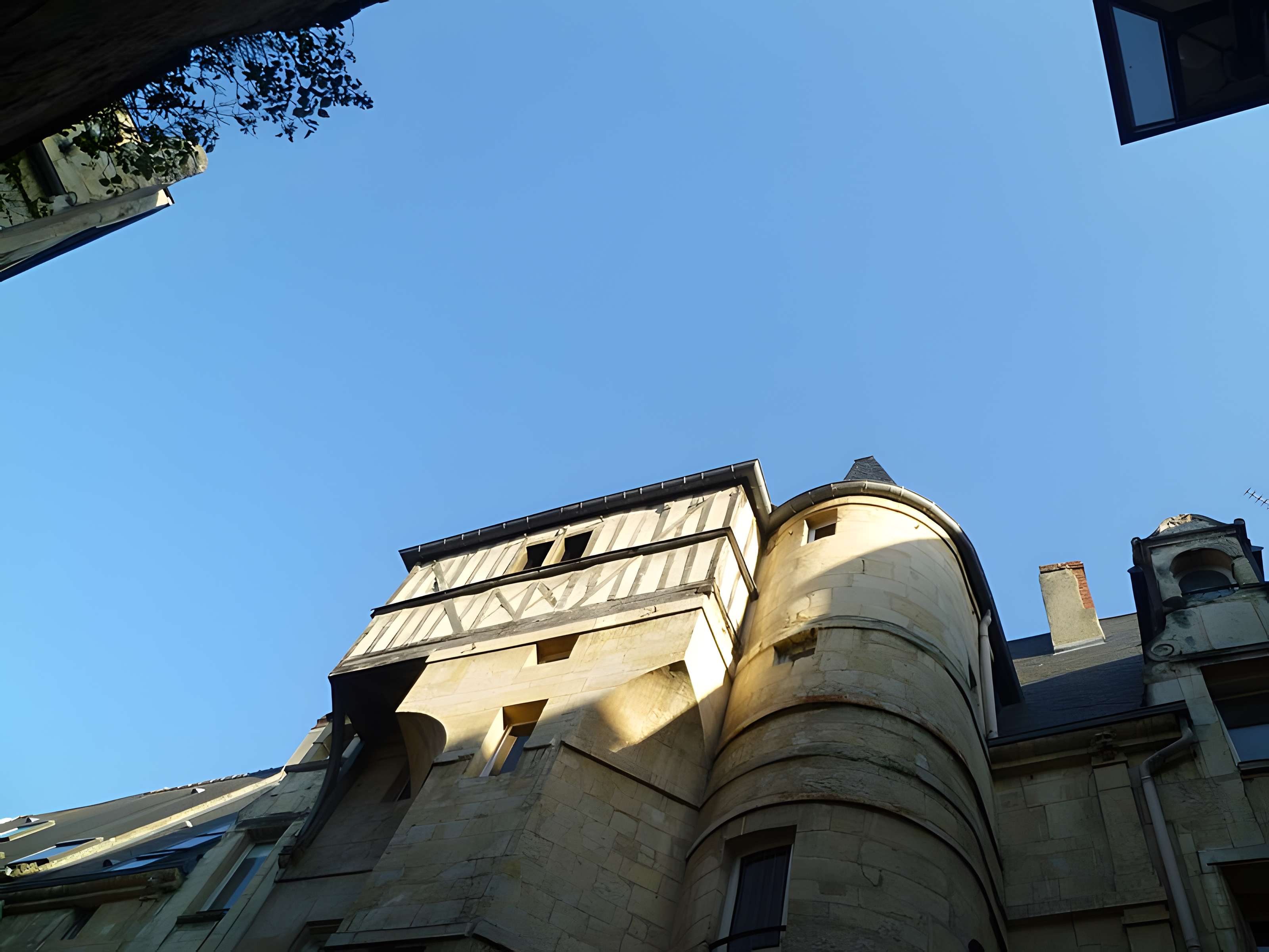 Hôtel Duquesnoy-du-Thon à Caen