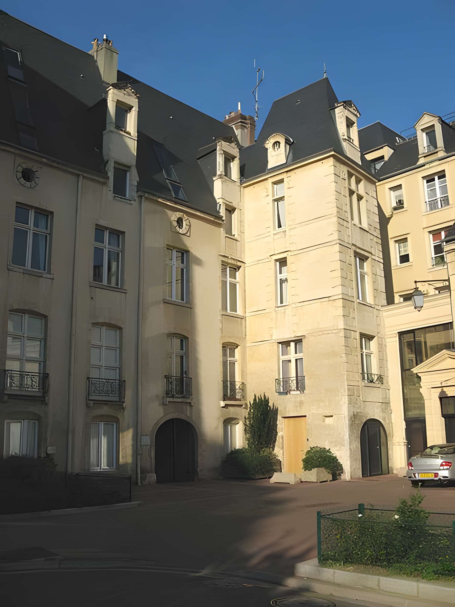 Hôtel Duquesnoy-du-Thon à Caen