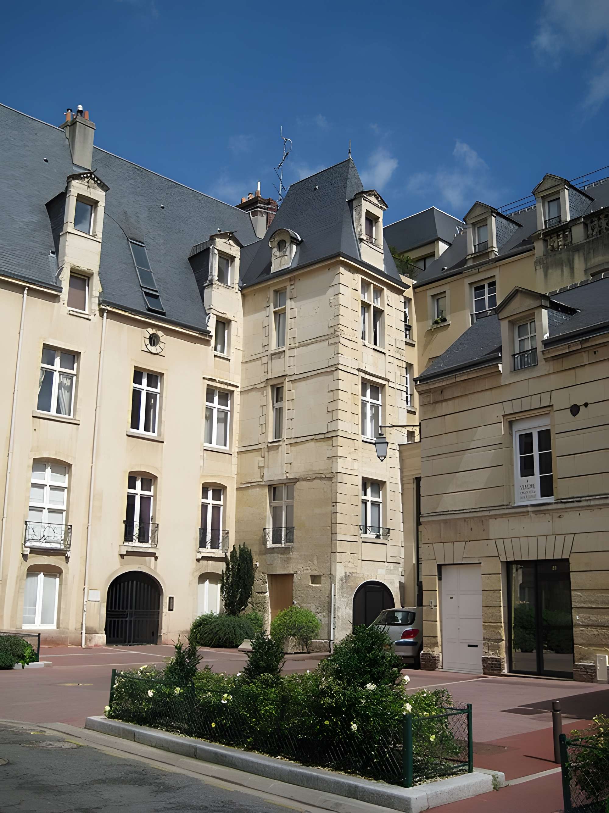 Hôtel Duquesnoy-du-Thon à Caen