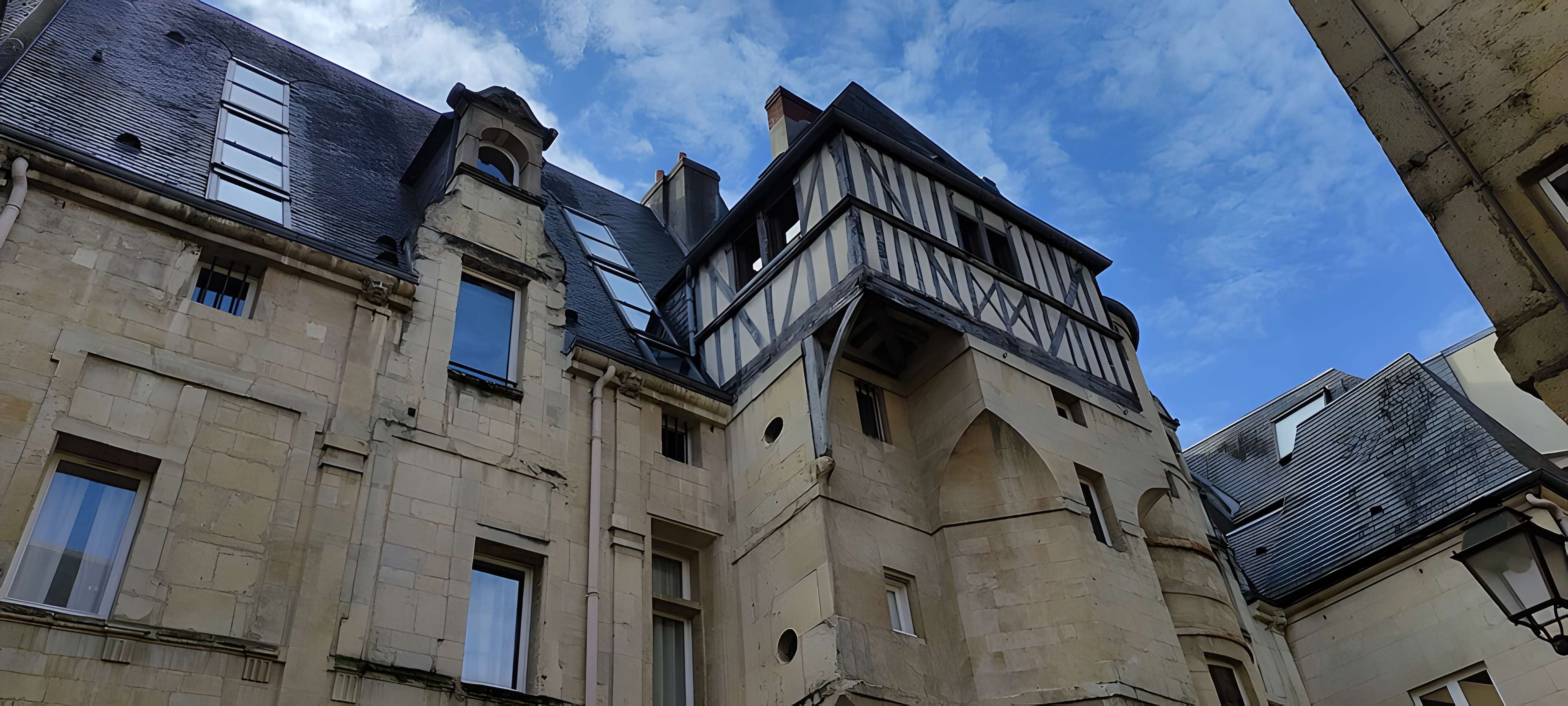 Hôtel Duquesnoy-du-Thon à Caen
