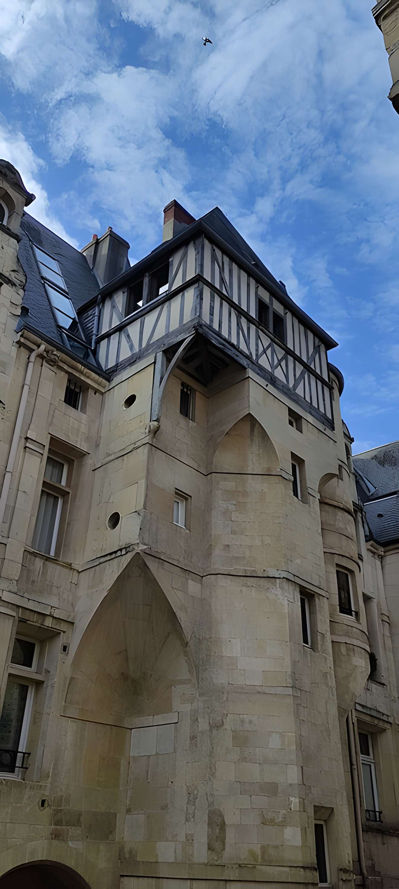 Hôtel Duquesnoy-du-Thon à Caen