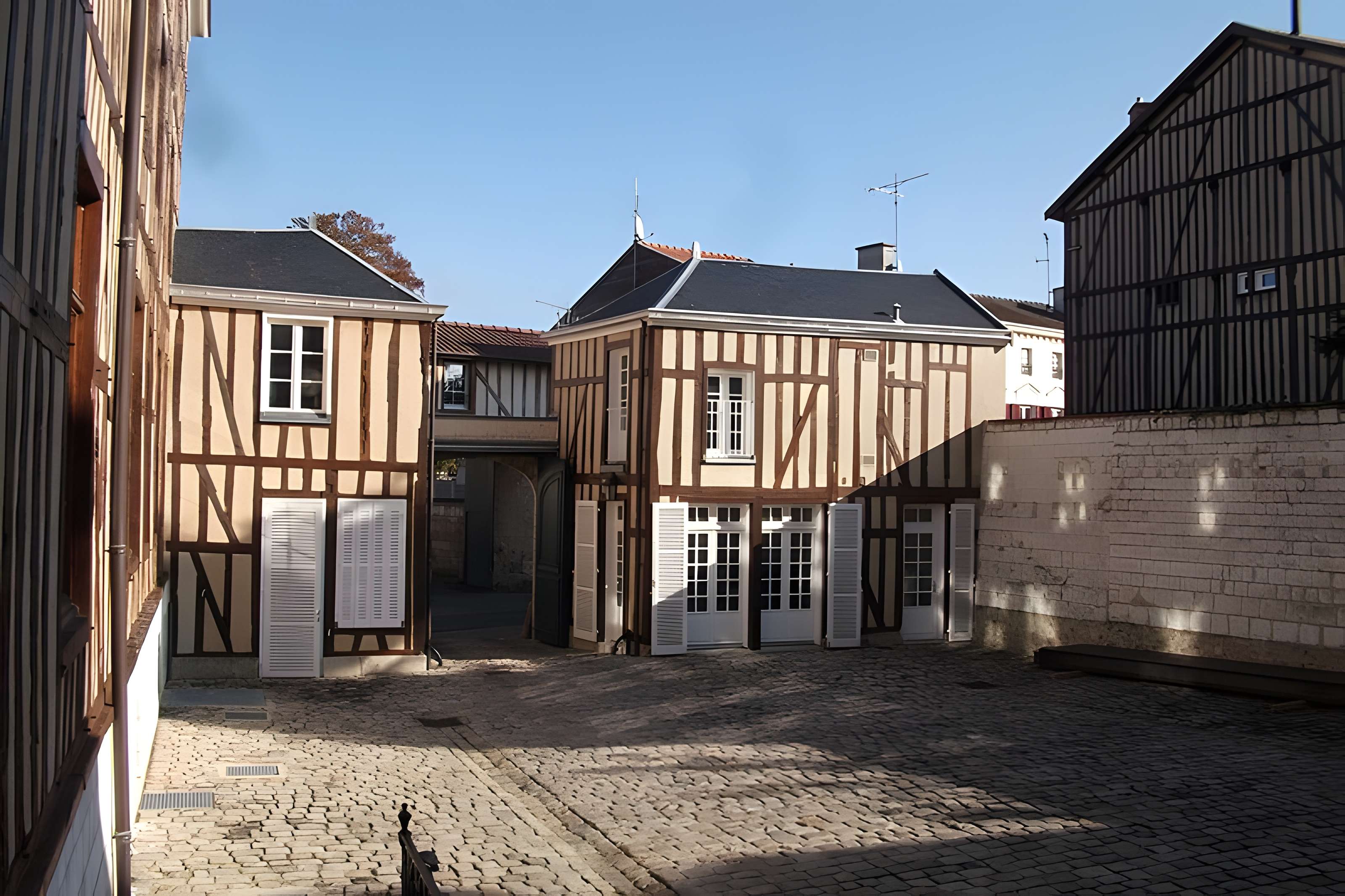 Hôtel, 10 Rue de Chastillon à Châlons-en-Champagne