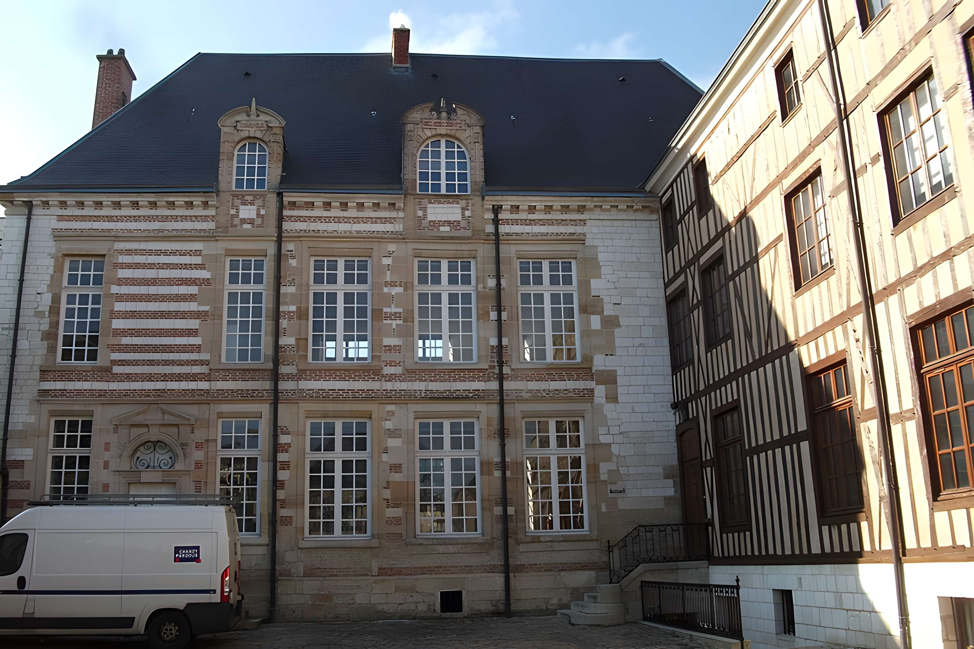 Hôtel, 10 Rue de Chastillon à Châlons-en-Champagne