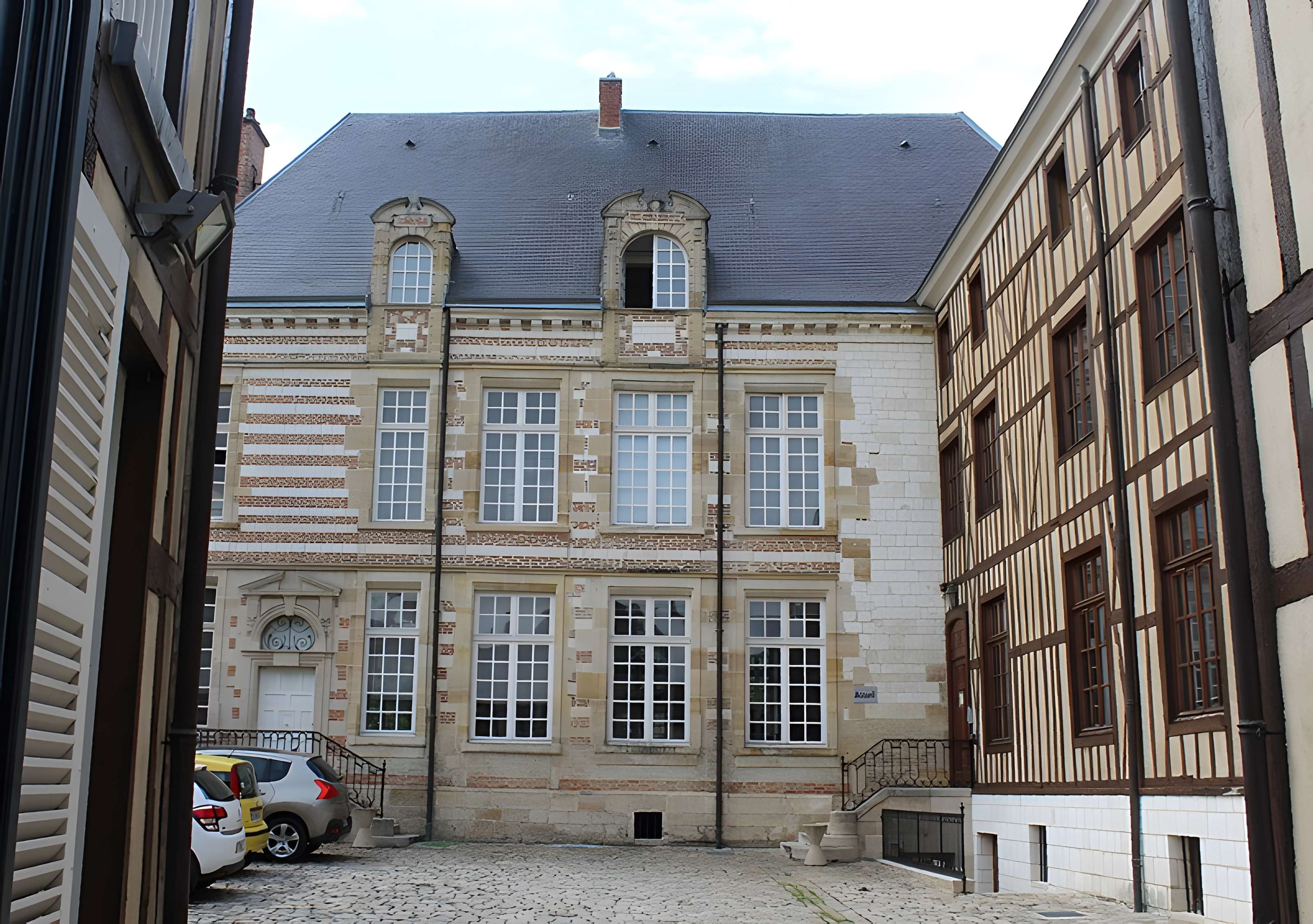 Hôtel, 10 Rue de Chastillon à Châlons-en-Champagne
