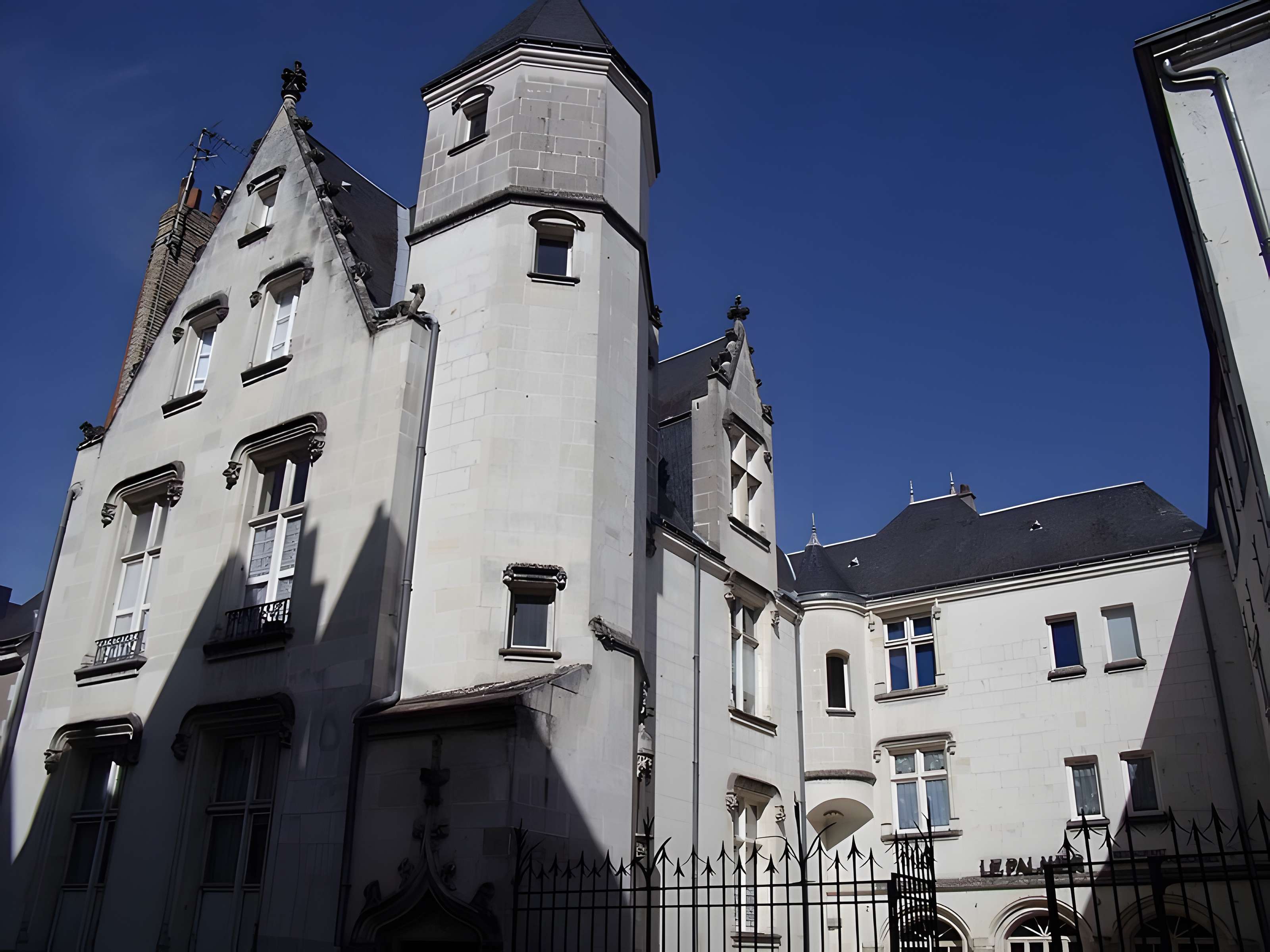 Hôtel, 22 Rue Bretonneau à Tours