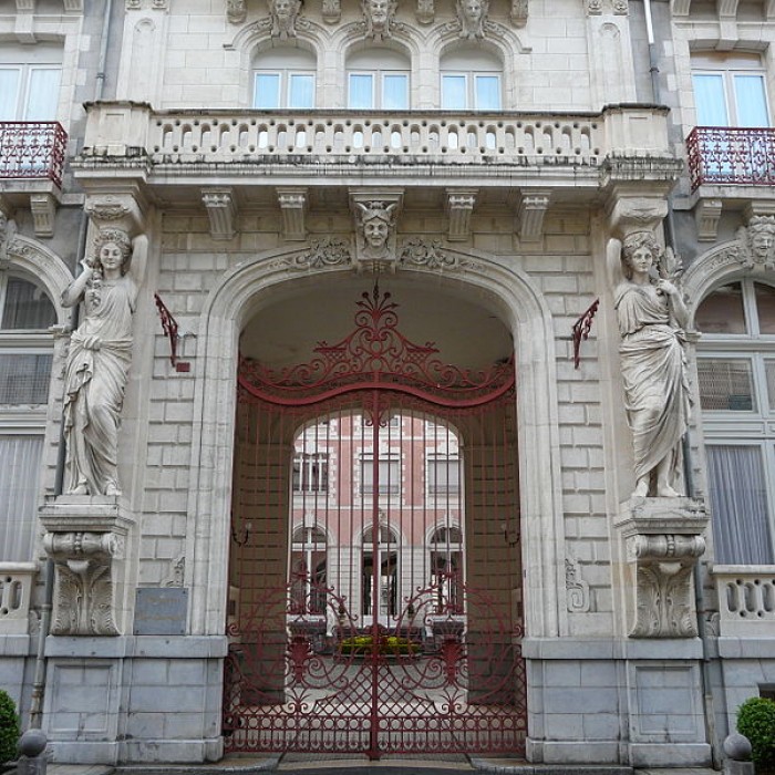 Photo de Immeuble Continental Résidence à Cauterets