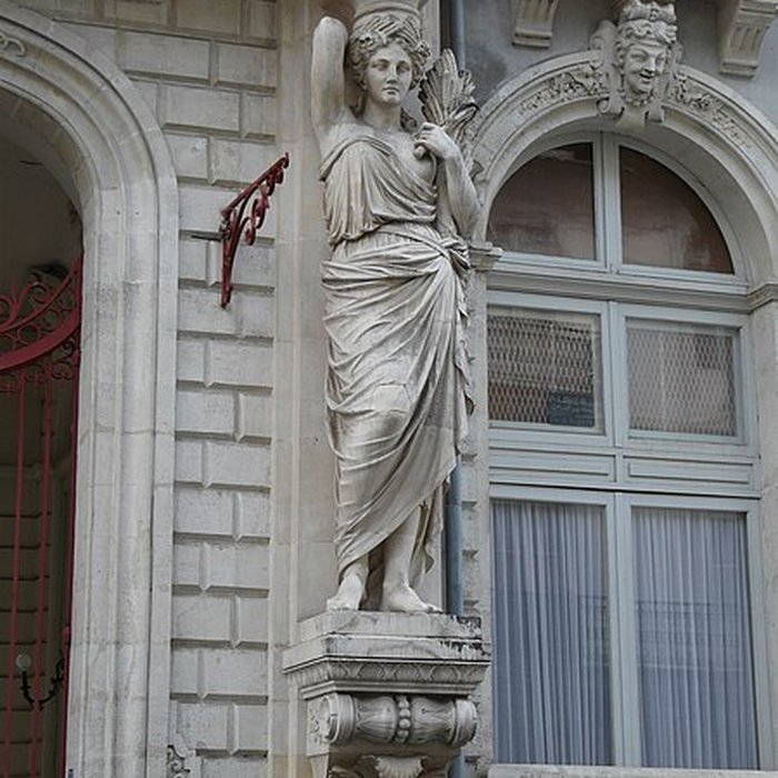 Photo de Immeuble Continental Résidence à Cauterets