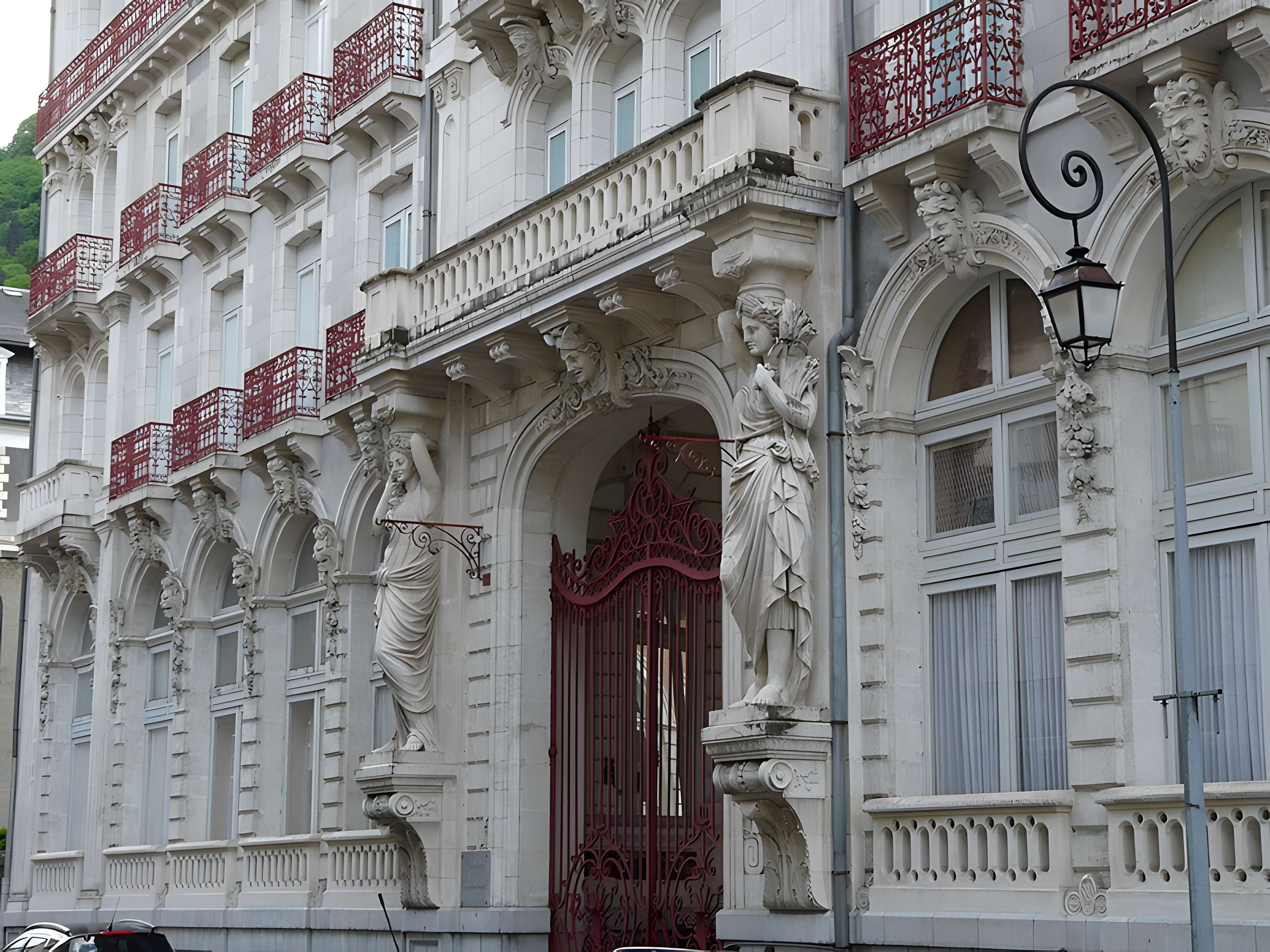 Immeuble Continental Résidence à Cauterets