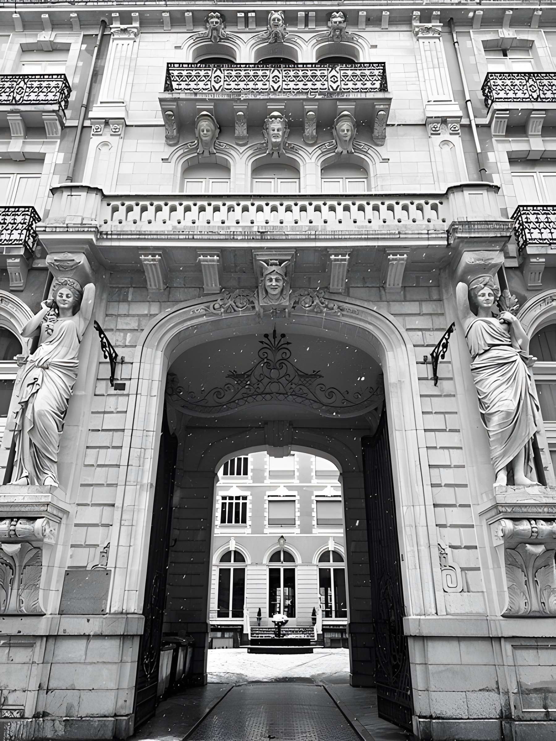 Immeuble Continental Résidence à Cauterets