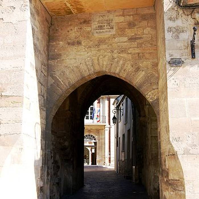 Photo de Immeuble, 1-3-5 Place de la Fontaine à Lagny-sur-Marne