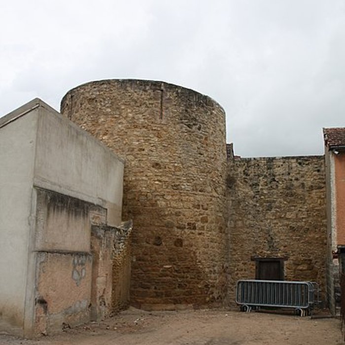 Photo de Fortifications dAinay-le-Château