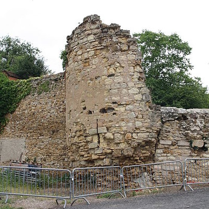 Photo de Fortifications dAinay-le-Château