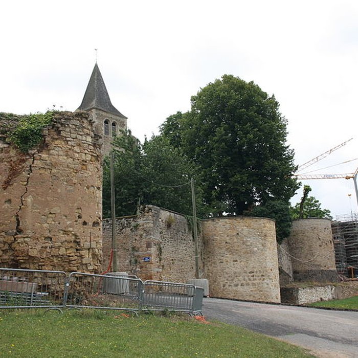 Photo de Fortifications dAinay-le-Château