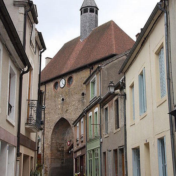 Photo de Fortifications dAinay-le-Château