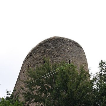 Fortifications dAinay-le-Château
