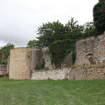 Fortifications dAinay-le-Château