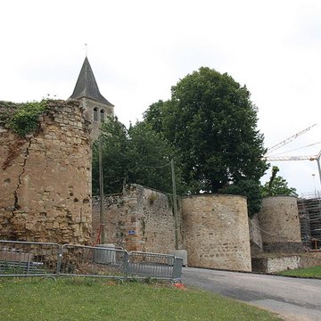 Fortifications dAinay-le-Château