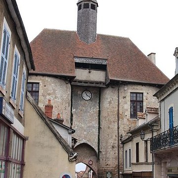 Fortifications dAinay-le-Château