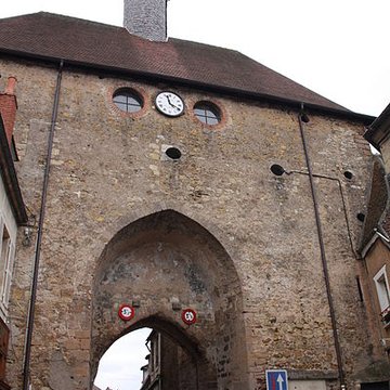 Fortifications dAinay-le-Château