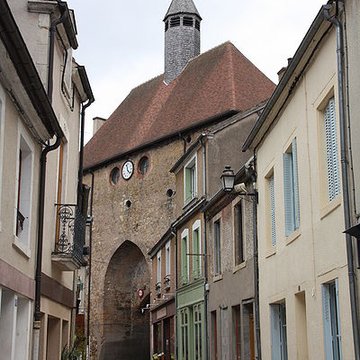 Fortifications dAinay-le-Château