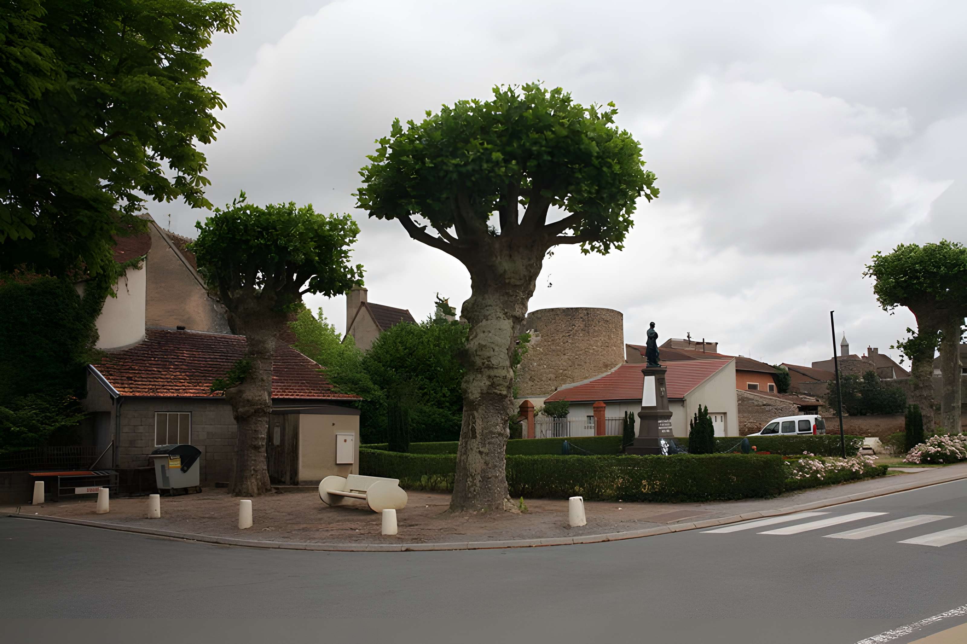 Fortifications d'Ainay-le-Château