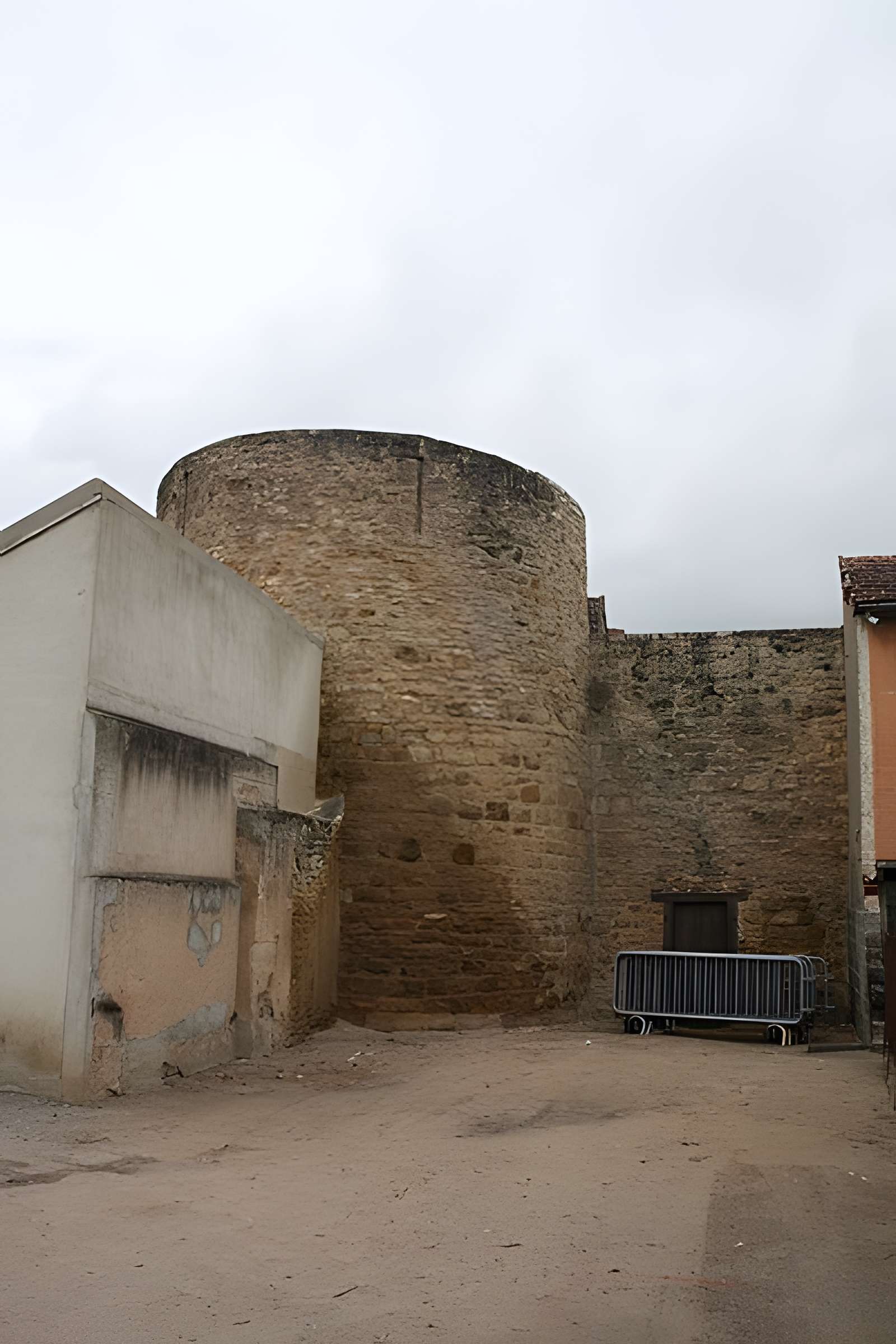 Fortifications d'Ainay-le-Château