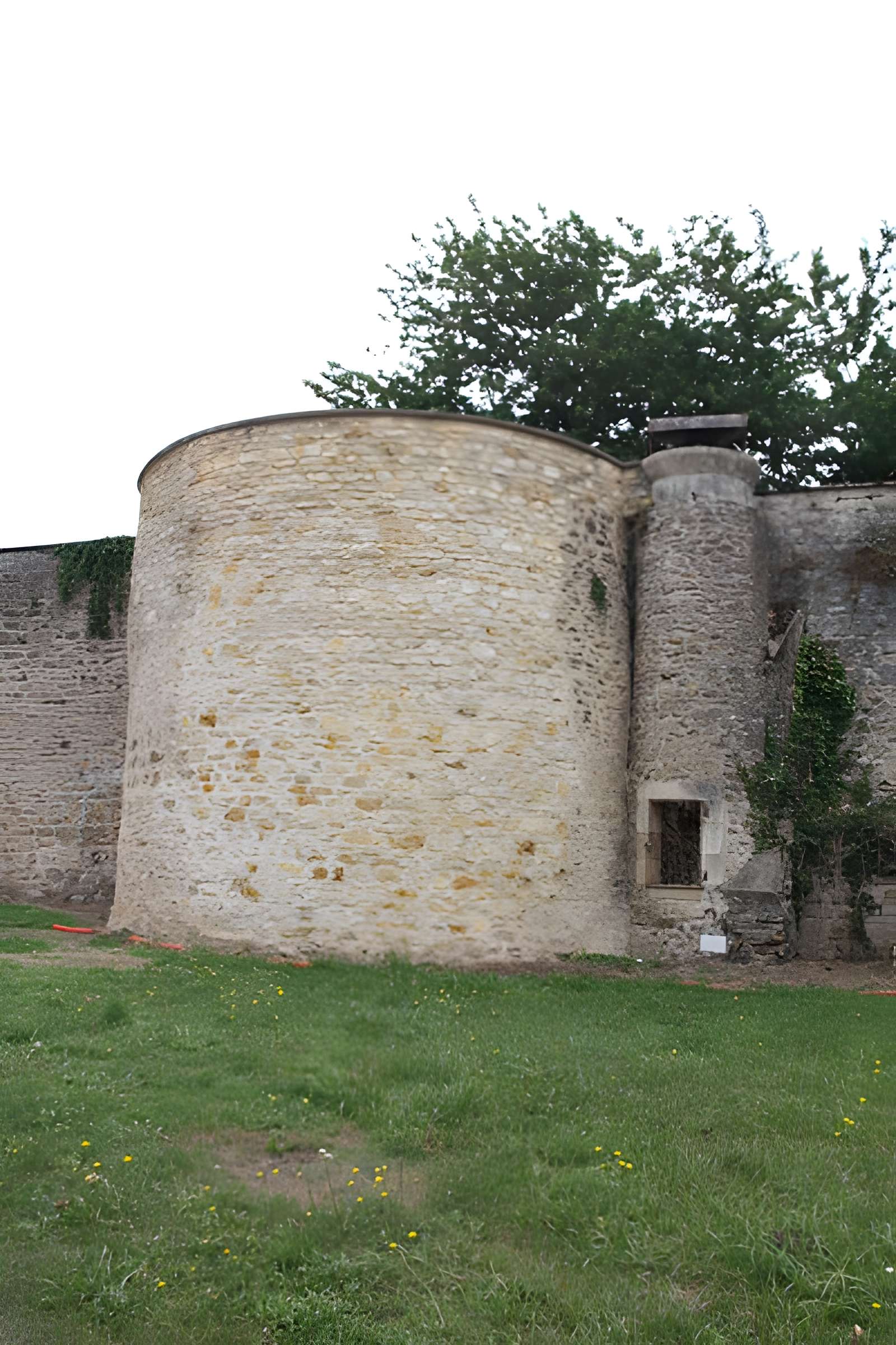 Fortifications d'Ainay-le-Château