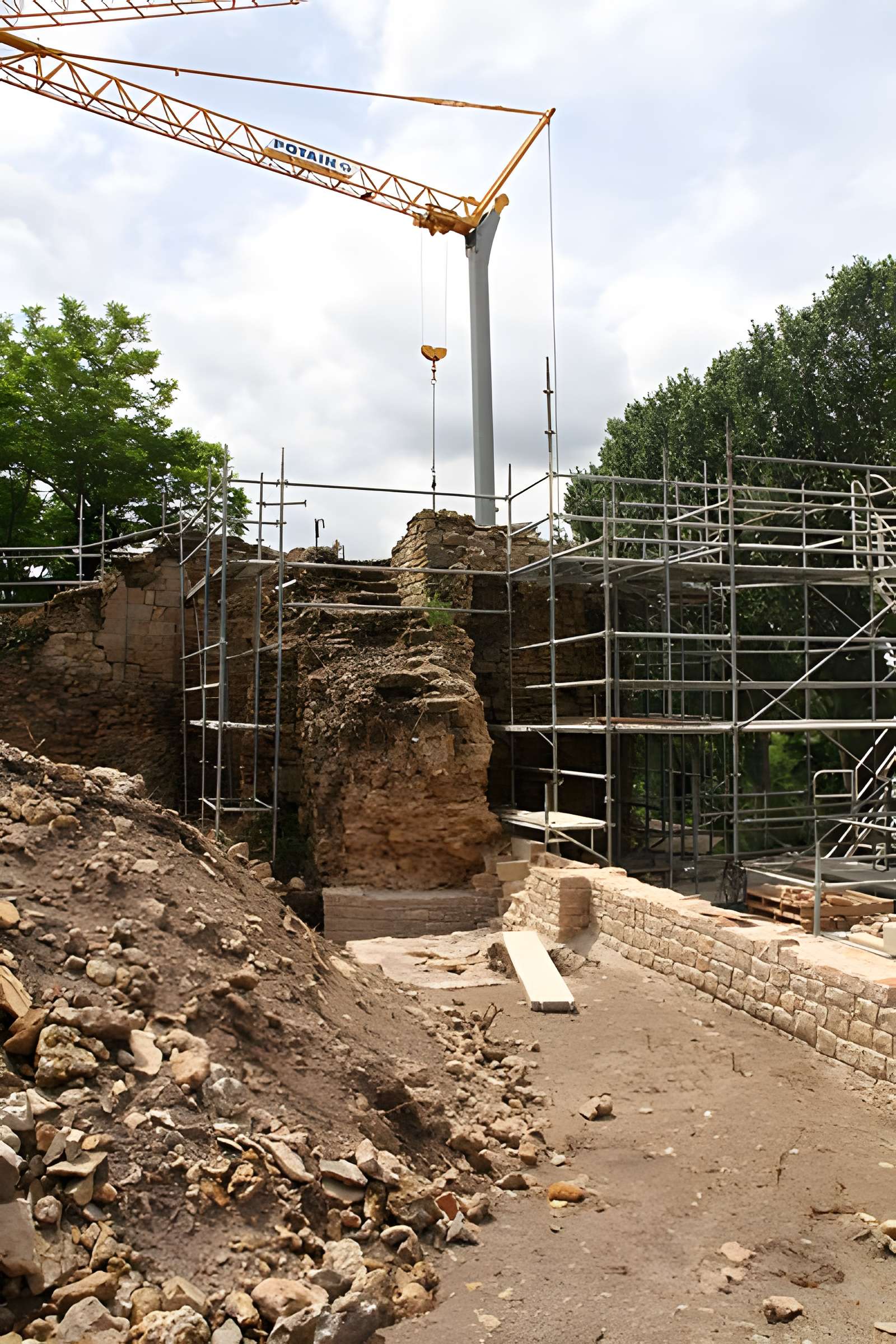Fortifications d'Ainay-le-Château