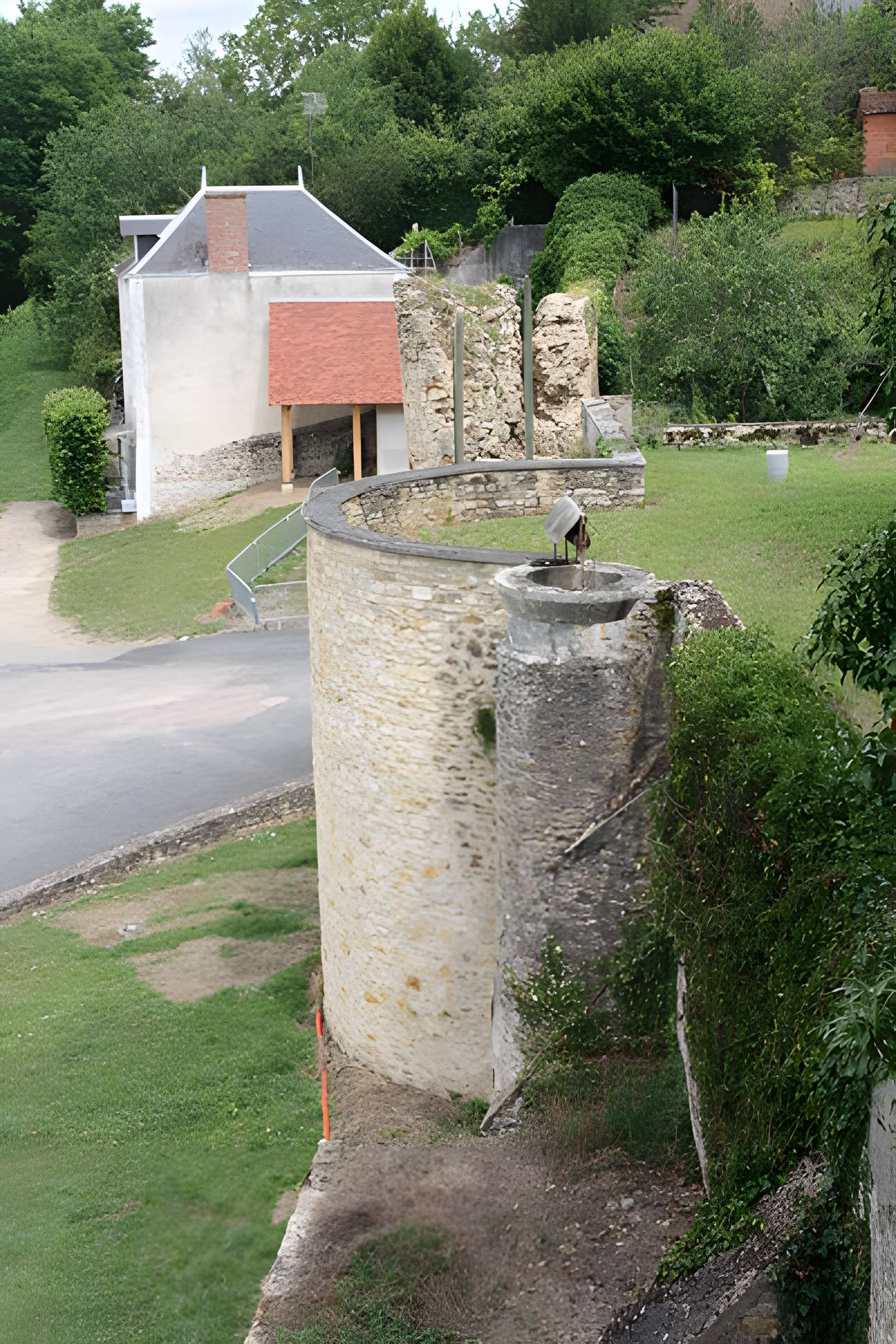 Fortifications d'Ainay-le-Château