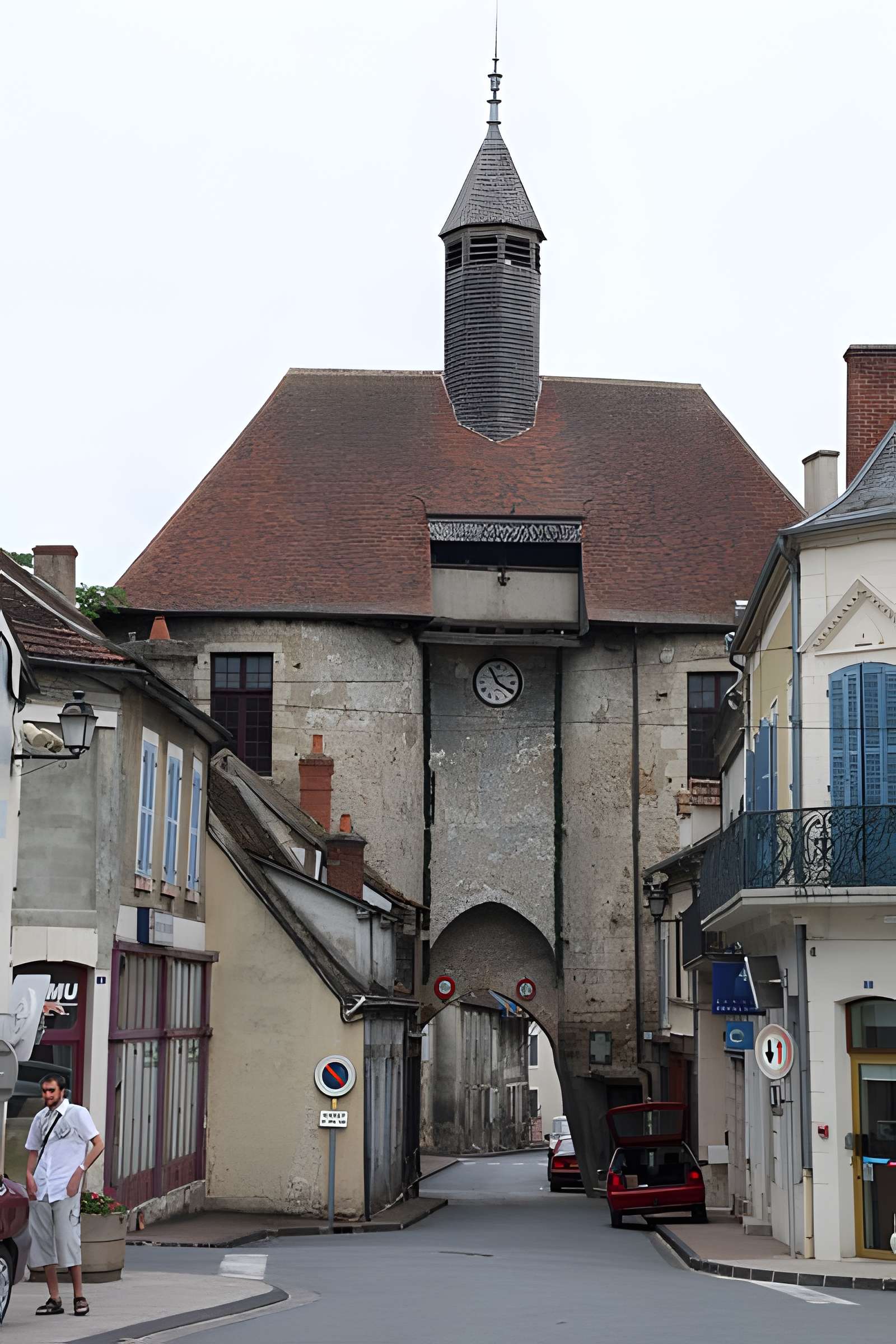 Fortifications d'Ainay-le-Château