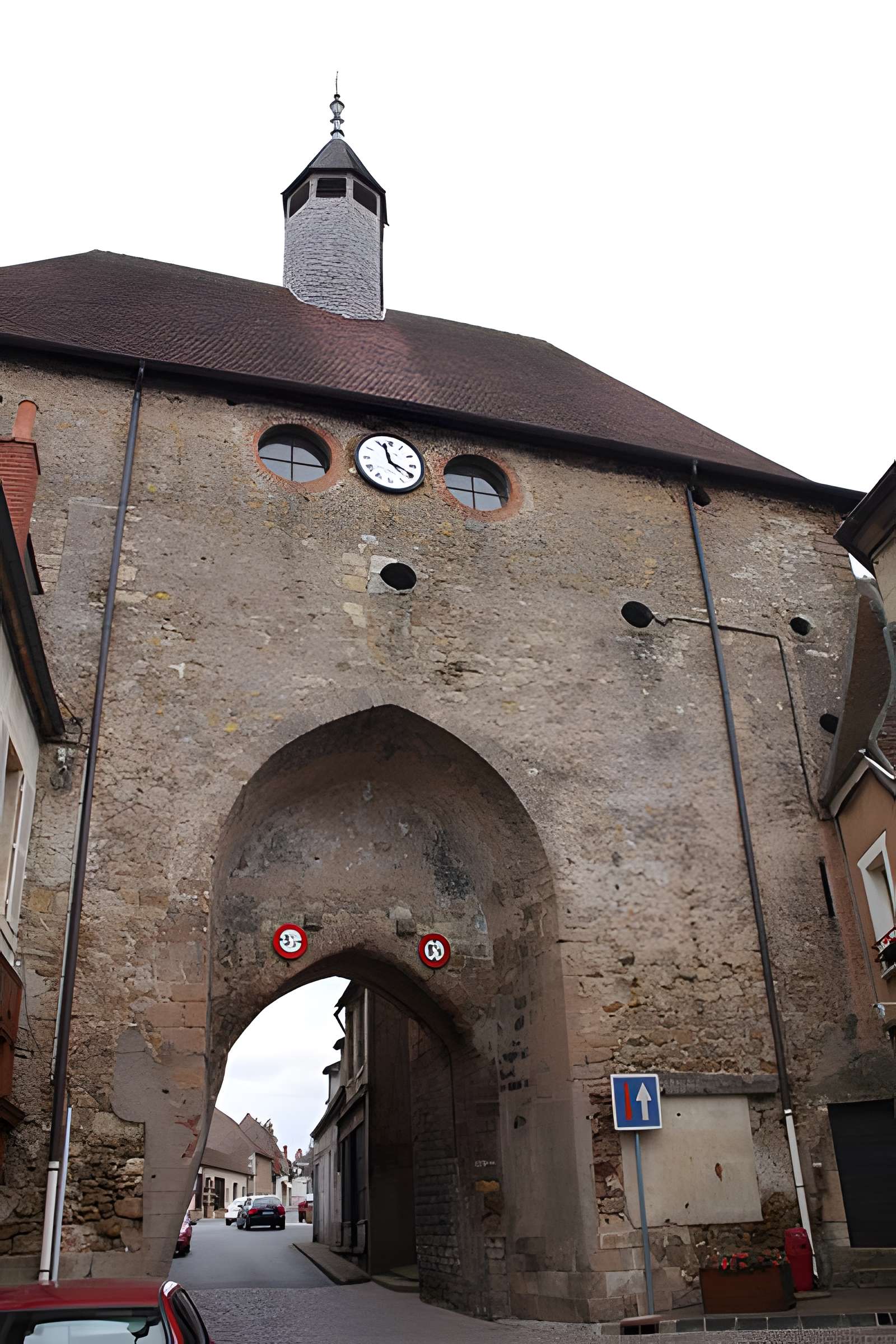 Fortifications d'Ainay-le-Château