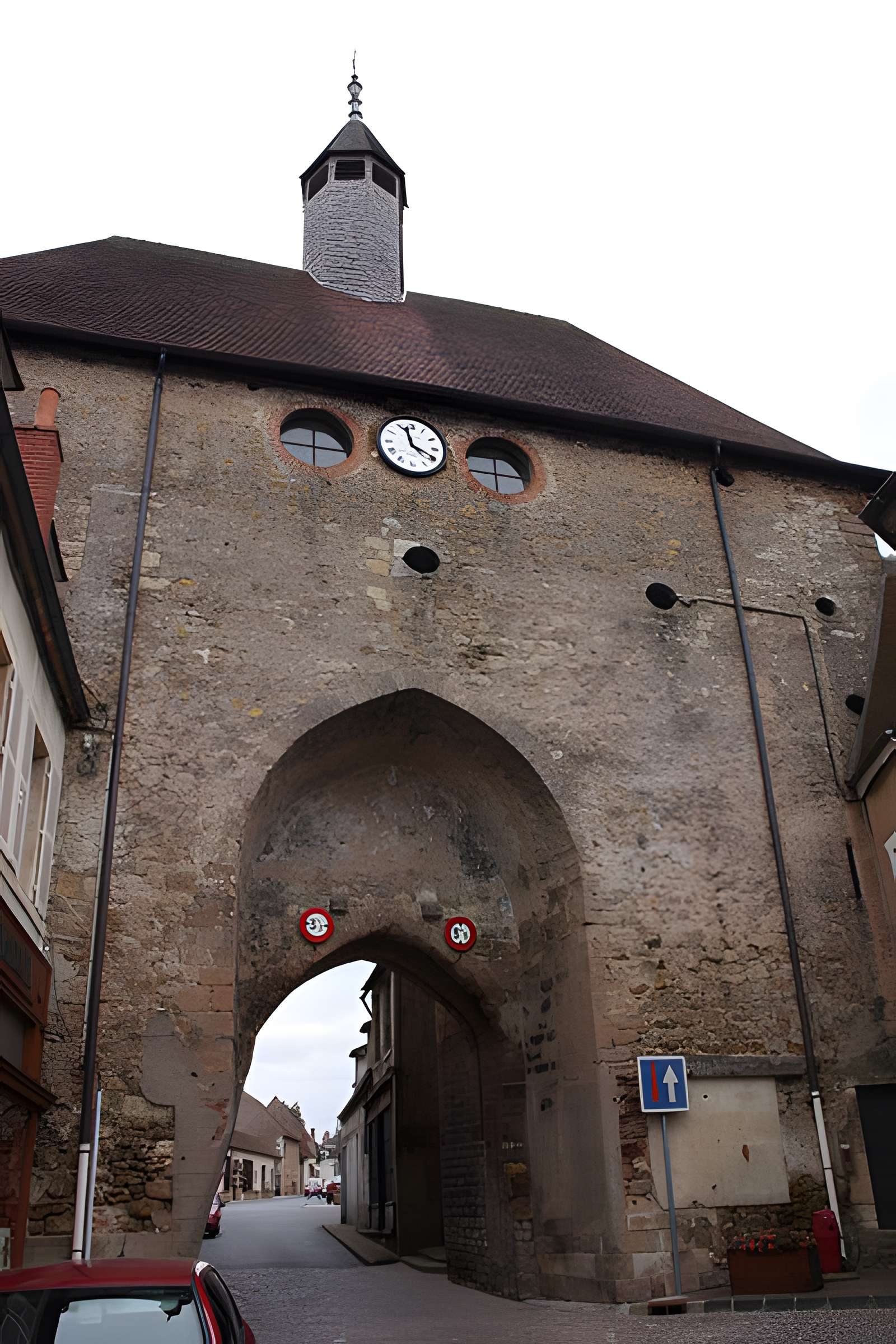 Fortifications d'Ainay-le-Château