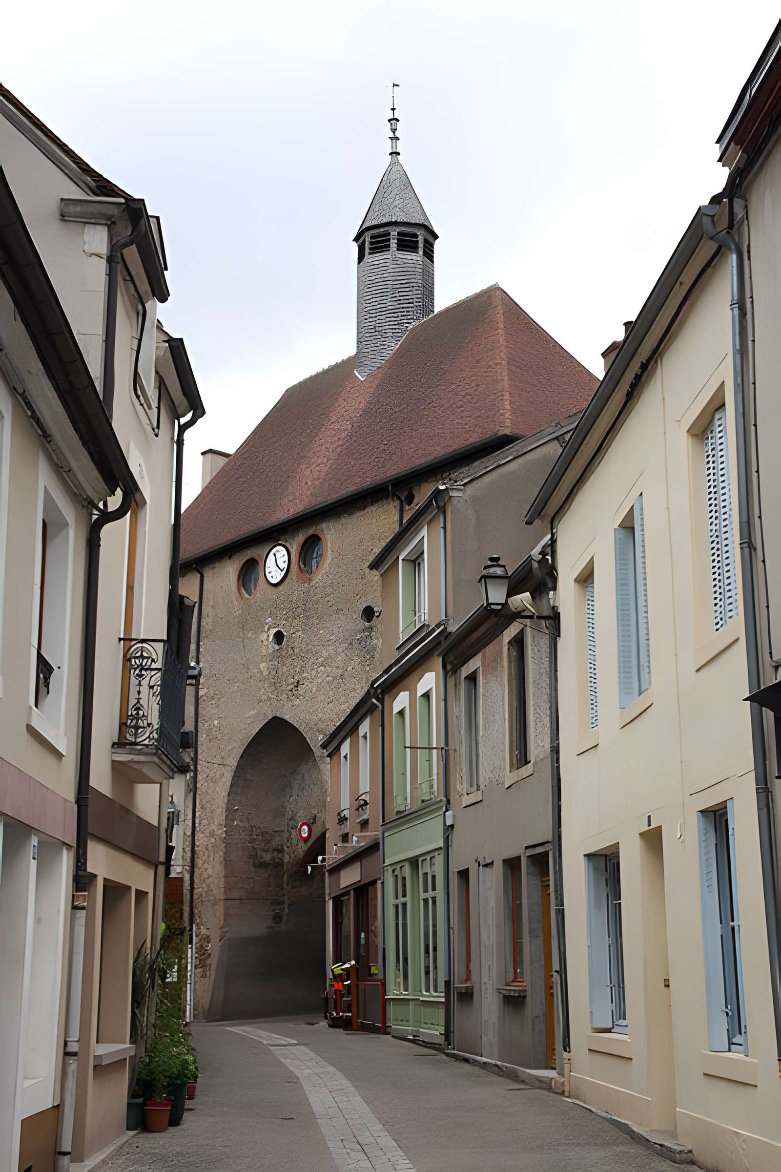 Fortifications d'Ainay-le-Château