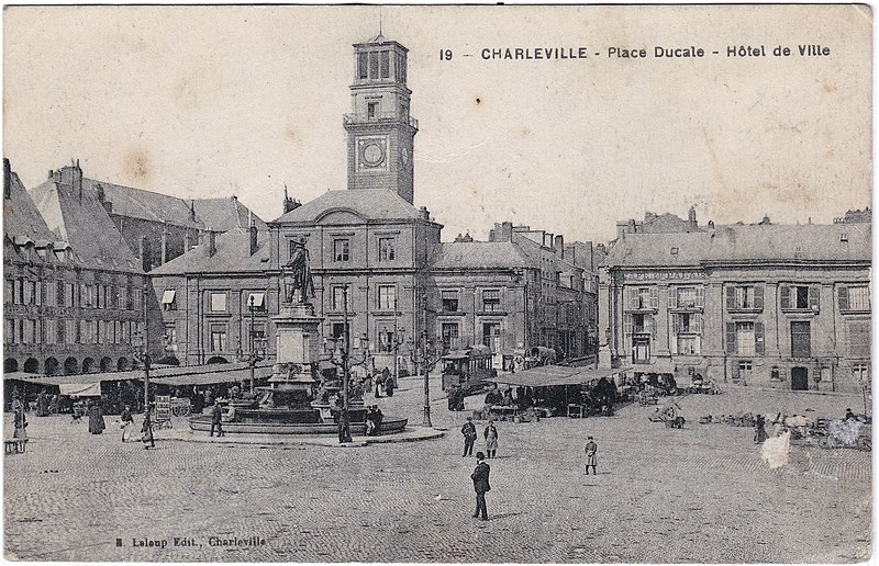 Immeubles, Place Ducale à Charleville-Mézières